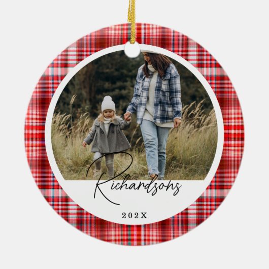 Gezellige Rood en Wit Plaid stof Familie Foto Keramisch Ornament (Achterkant)