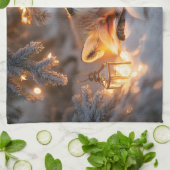 Gezellige slaapvos onder besneeuwde takken theedoek (Gevouwen)