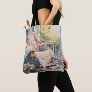 Gezellige veranda met quilt en limonade charme tote bag