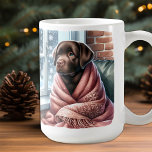 Gezellige Winter Labrador Retriever Christmas Pupp Koffiemok<br><div class="desc">Introductie van onze charmante koffie mok met de geliefde Labrador Retriever, net op tijd voor het vakantieseizoen! Perfect voor hondenliefhebbers, deze mok is verkrijgbaar in zwart, geel of chocolade labrador opties, zodat u uw favoriet kunt kiezen. Onze mok biedt feestelijke design om uit te kiezen, waaronder een gezellige open haard...</div>