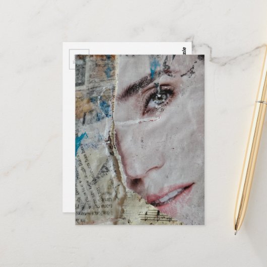 Gezicht en woorden abstracte mixed media collage briefkaart (Voorkant / Achterkant in situ)
