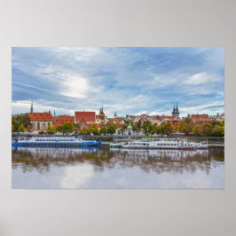 Gezicht op de Oude Stad van Praag vanaf de rivier Poster