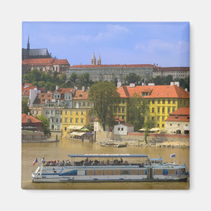 Gezicht op het kasteel van Praag en de stad aan de Magneet