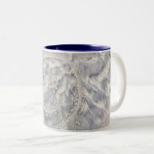 gezicht op het zand - strand met een gelukkige mok (Voorkant rechts)