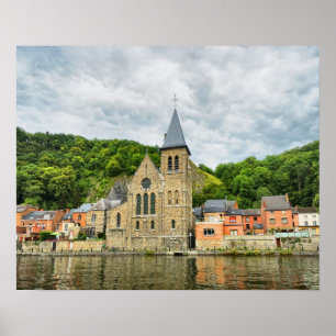 Gezicht op oude kerk in Dinant vanaf de rivier Maa Poster
