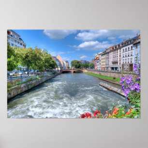 Gezicht op Straatsburg vanaf de brug op een helder Poster