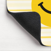 Gezicht op zonnige gele strepen muismat (Hoek)