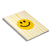 Gezicht op zonnige gele strepen notitieboek (Rechterzijde)