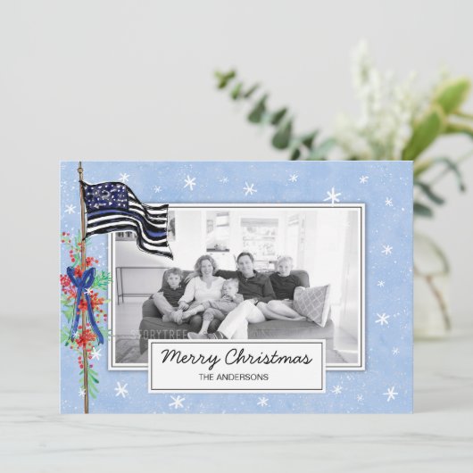Gezinfoto van Thin Blue Line Flag Holly Feestdagenkaart (Staand voorkant)