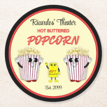 Gezinsbioscoop met warme boterpopcorn