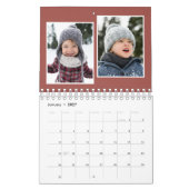Gezinsfotocollage rustische terracotta monogram kalender (Jan 2027)