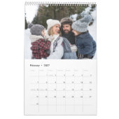 Gezinsfotocollage rustische terracotta monogram kalender (Feb 2027)