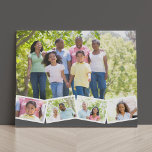 Gezinsfotocollage w. Zigzag Photo Strip - Grijs Imitatie Canvas Print<br><div class="desc">Pas dit stijlvolle nepcanvas aan met uw favoriete familiefoto's. De sjabloon is opstelling klaar voor u om tot 5 foto's toe te voegen. De hoofdfoto zal als achtergrond worden gebruikt en de resterende 4 foto's zullen in een zigzag fotostrip langs de bodem worden gelegd. Dit ontwerp heeft een grijze achtergrond...</div>