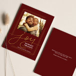 Gezinsgroeten Fotoscript met kerstmis Feestdagenkaart<br><div class="desc">Kersttijd gaat over saamhorigheid en het sturen van een persoonlijke kaart met je familiefoto naar relaties is perfect om opnieuw op een speciale en feestelijke manier verbinding te maken. Voeg een douanebericht op de keerzijde toe door op de knop "Personaliseren" te klikken</div>