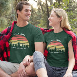 Gezinshereniging Aangepaste Camping Trip Sunset Fo T-shirt<br><div class="desc">Koel overeenkomende gezinshereniging t-shirts voor de hele groep die draag aan een picknick bijeenkomst in natuur. Deze aangepaste t - shirts van de familie hebben een prachtige  zonsondergang boven een bos van  bomen onder je gepersonaliseerde tekst.</div>