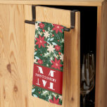 Gezinsmonogram kerstmis theedoek<br><div class="desc">Uw initiaal en achternaam personaliseren deze keukenhanddoek met een rood,  groen en crèmekerstpunsettiepatroon. Ideaal voor uw thuisdecor of als cadeau. Punten in onze winkel koppelen.</div>