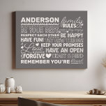 Gezinsregels Gepersonaliseerde naam Positief Grijs Imitatie Canvas Print<br><div class="desc">Creëer Een warme en gastvrije sfeer in uw huis met deze gepersonaliseerde grijze canvas print. Met een modern ontwerp met hartverwarmende familieregels en ruimte om uw familienaam toe te voegen in witte tekst, is deze kunst aan de muur een prachtige manier om uw unieke band te vieren. Een perfecte aanvulling...</div>