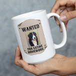 Gezocht voor het eten van huiswerk aangepaste hond koffiemok<br><div class="desc">Deze leuke koffie mok is klaar om te worden aangepast met een foto van uw hond (of een ander huisdier) en is in de stijl van ouderwets western gezocht poster met de tekst GEZOCHT VOOR HET ETEN VAN HUISWERK. Het aangepaste poster wordt aan beide zijden van de mok weergegeven.</div>