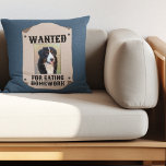 Gezocht voor het eten van huiswerk aangepaste hond kussen<br><div class="desc">Dit leuke gooi kussen is klaar om te worden aangepast met een foto van uw hond (of een ander huisdier) en is in de stijl van ouderwets western gezocht poster met de tekst GEZOCHT VOOR HET ETEN VAN HUISWERK.</div>