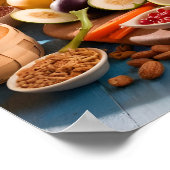 Gezond eten Verspreid op rustieke houten tafel Poster (Hoek)