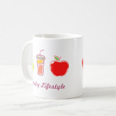 Gezonde levende kleurrijke voedingsmiddelen en dra koffiemok (Voorkant links)