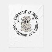 Gezondheidszorg Halloween, Creeping It Real One Pa Fleece Deken (Voorkant)