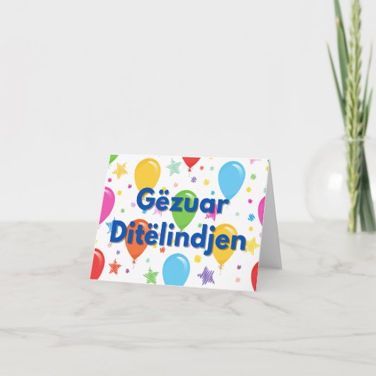 Gëzuar Ditëlindjen, Albanees verjaardag Kaart (Voorkant)