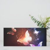 Ggloeiende nachtvlinders aankondiging (Staand voorkant)