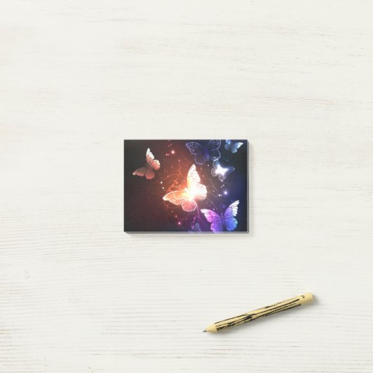 Ggloeiende nachtvlinders post-it® notes (Op bureau)