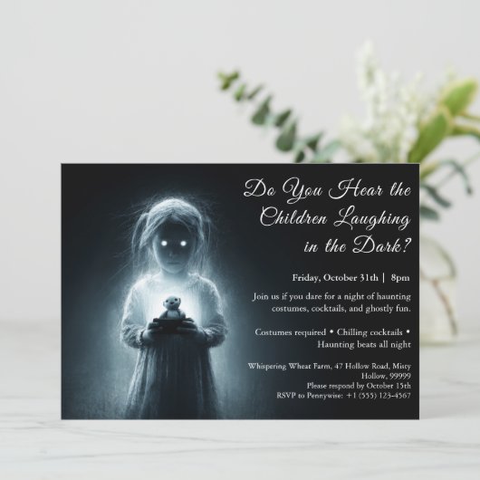 Ghost Child Halloween Kostuum Party Uitnodiging (Staand voorkant)