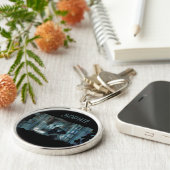 Ghost Girl in Blue – Haunting Surreal Art Sleutelhanger (Zijkant)