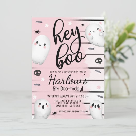 Ghost Hey Boo Pastel Roze Halloween Verjaardag Kaart (Staand voorkant)