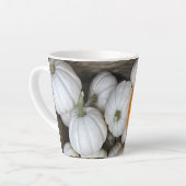 Ghost Pumpkins met een gulzige oranje Latte Mok (Linkerhoek)