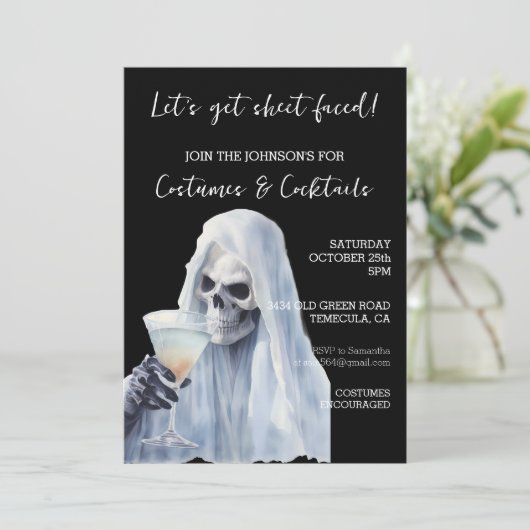 Ghost Sheet Gezicht Kostuums & Cocktails Halloween Kaart (Staand voorkant)
