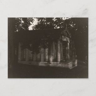 Ghost Tomb Distance Briefkaart