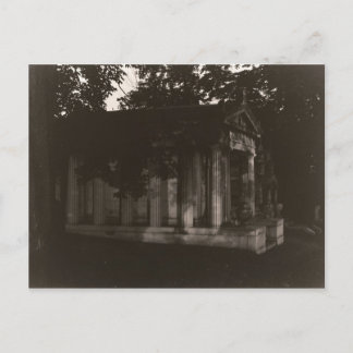 Ghost Tomb Distance Briefkaart