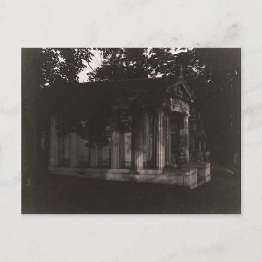 Ghost Tomb Distance Briefkaart (Voorkant)