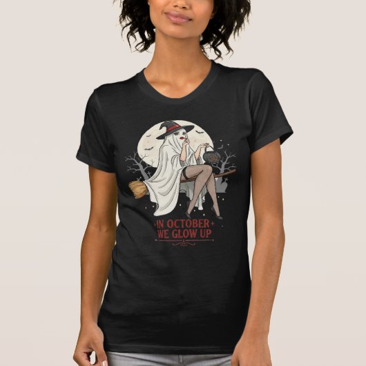 Ghost Witch Broom Ride – Halloween T-shirt (Voorkant)