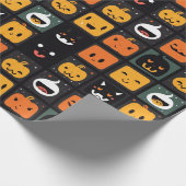 Ghosts and pumpkins emoji on Halloween Cadeaupapier (Hoek)