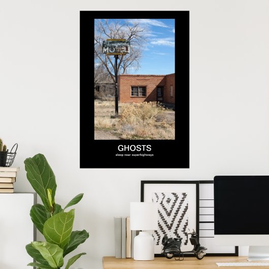 Ghosts Demotivationaal Poster (Thuiskantoor)