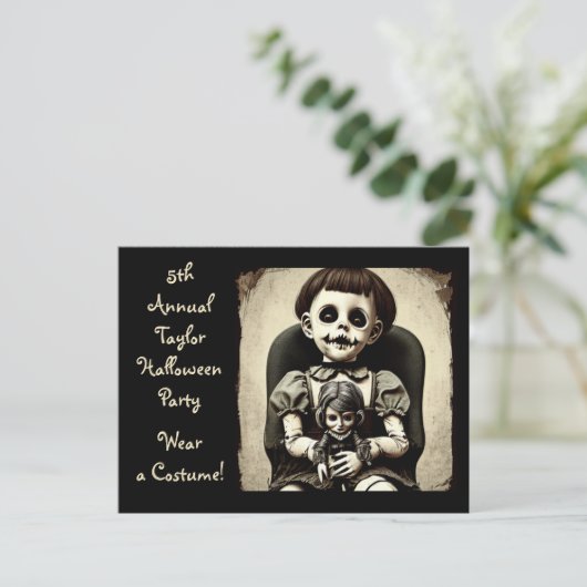 Ghoul Kind Met Enge Doll Halloween Feest Briefkaart (Staand voorkant)