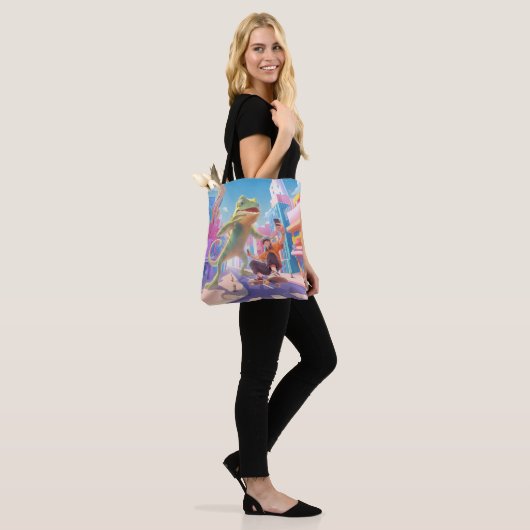 Giant Chameleon – stadsbeeld Tote Bag (Op model)