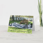 Giant Chess Game in Park Fun Pun Birthday Kaart (Voorkant)