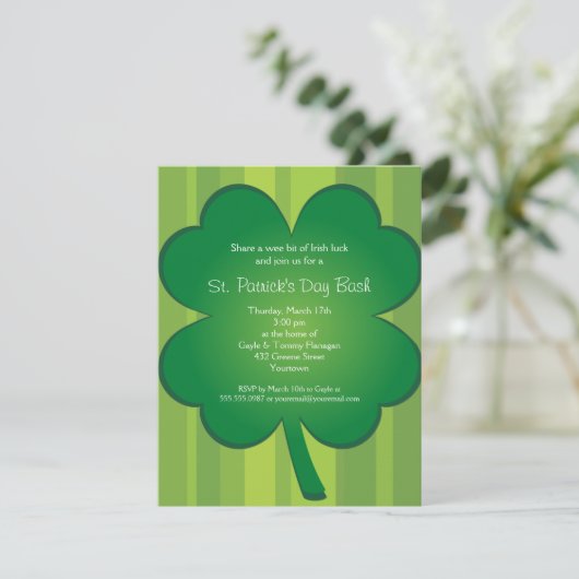 Giant Clover St Patricks Day Party Invitation Kaart (Staand voorkant)