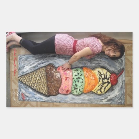 GIANT ICE CREAM CONE MET ARTIST STICKER (Voorkant)