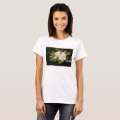 Giant Magnolias op een blauwe vlinderkast van MJ H T-shirt (Voorkant volledig)