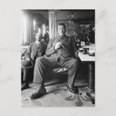 Giant Man Drink een bier, 1910 Briefkaart (Voorkant)