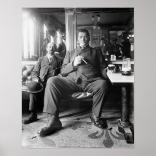 Giant Man Drink een bier, 1910.  foto Poster