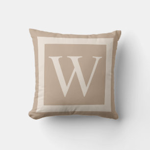 Giant Monogram op Beige Achtergrond Kussen
