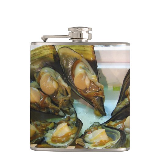 Giant Mussels Tsukiji Fish Market, Tokyo, Japan Heupfles (Voorkant)